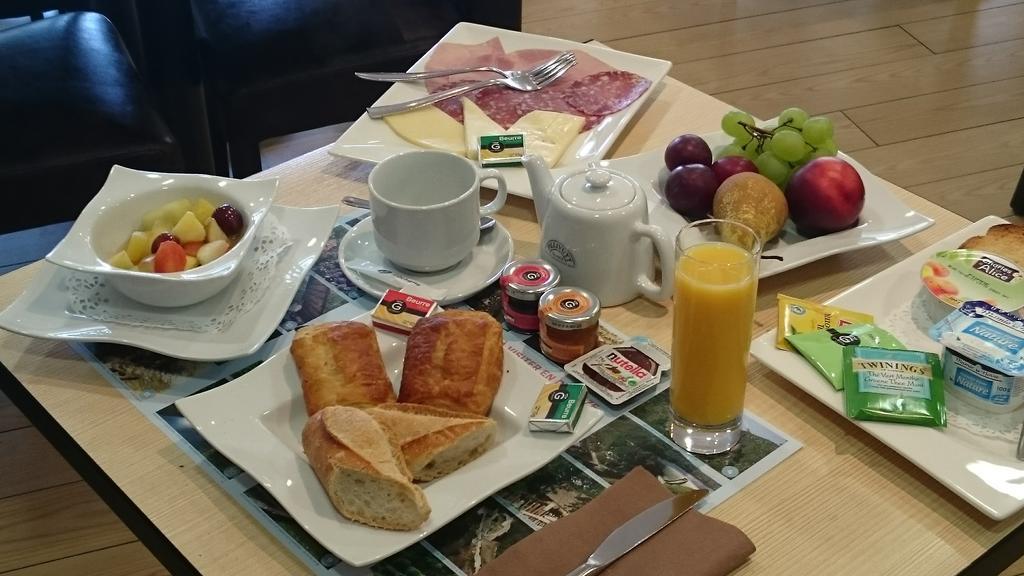Logis Hotel Restaurant Auberge De La Xaintrie Saint-Privat エクステリア 写真
